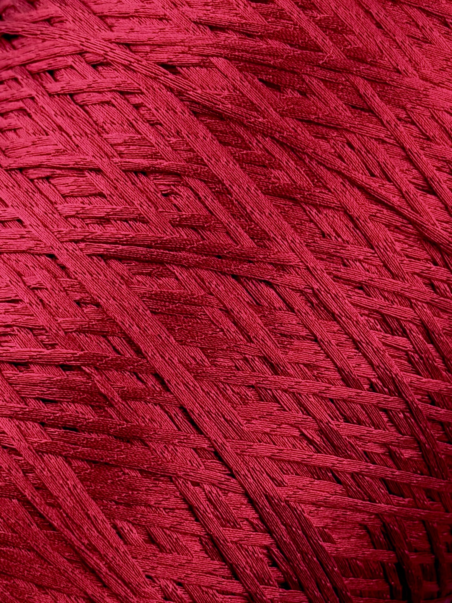 Art. Perla – 100 % Seidengarn 390 m / 100 g col. Rubinrot